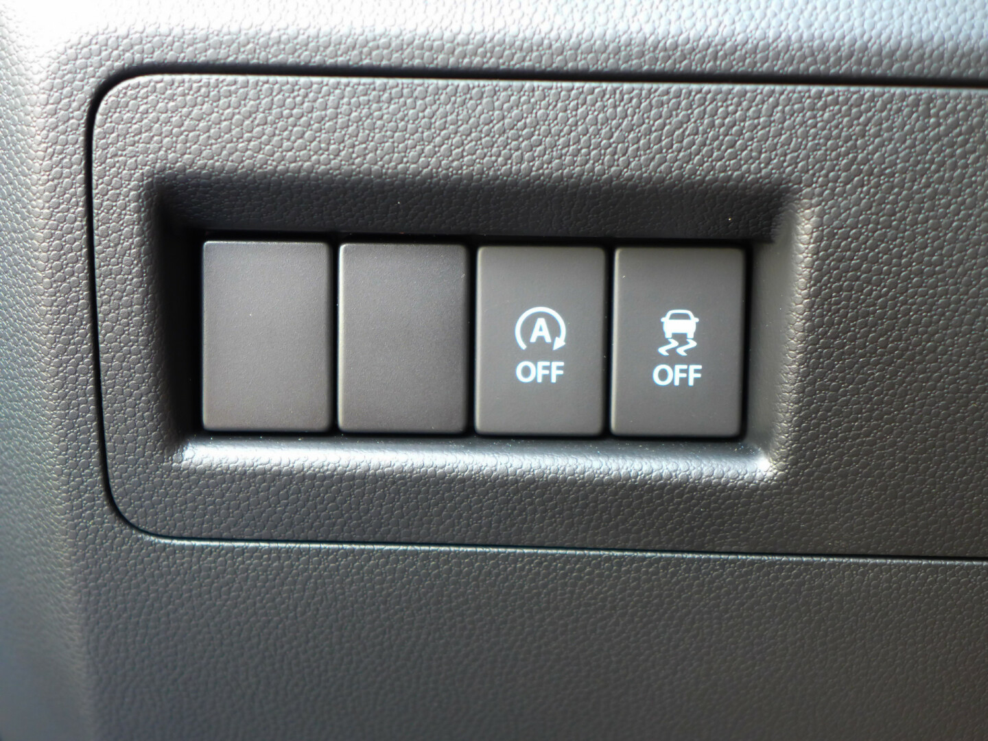 Suzuki-Ignis-10