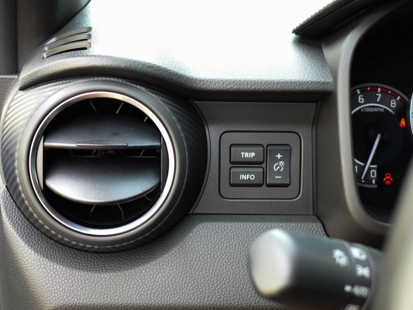 Suzuki-Ignis-11