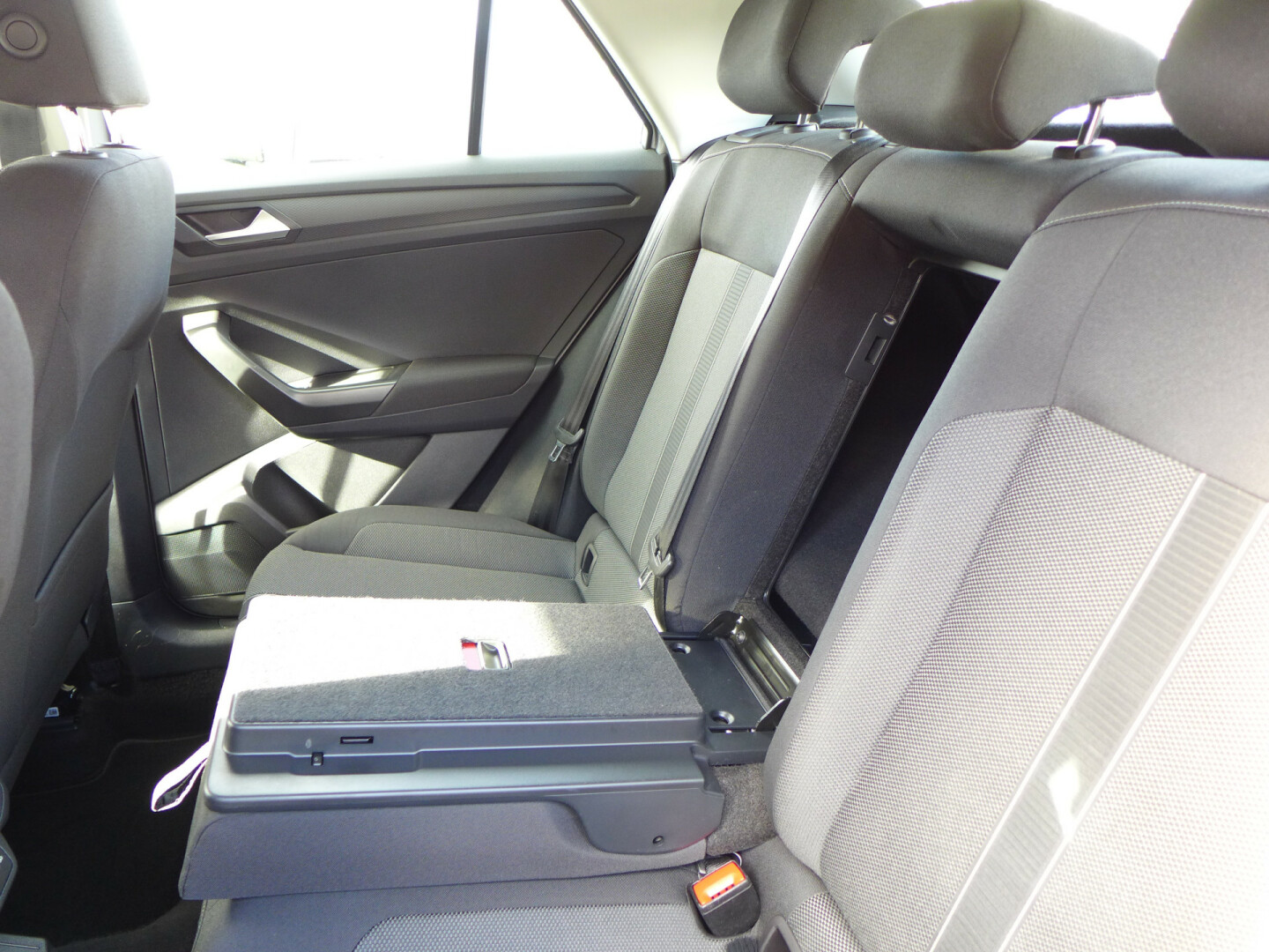 Volkswagen-T-Roc-30