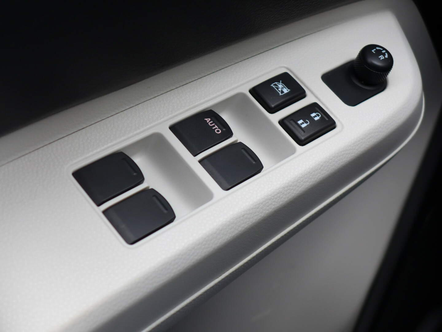 Suzuki-Ignis-12