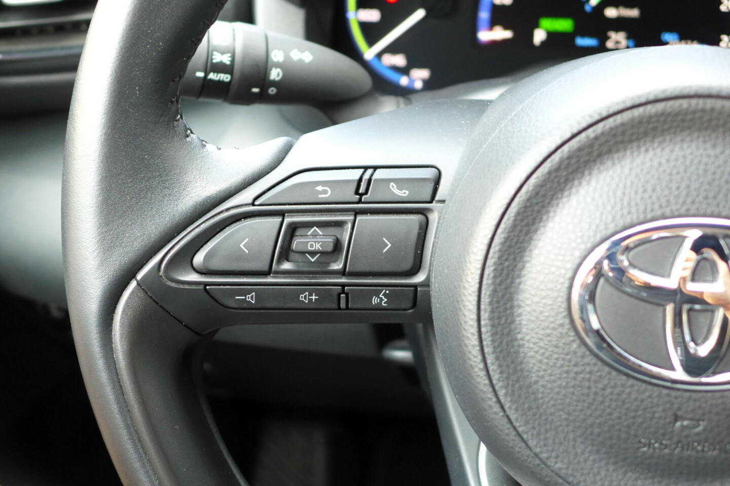 Toyota-Yaris Cross-13