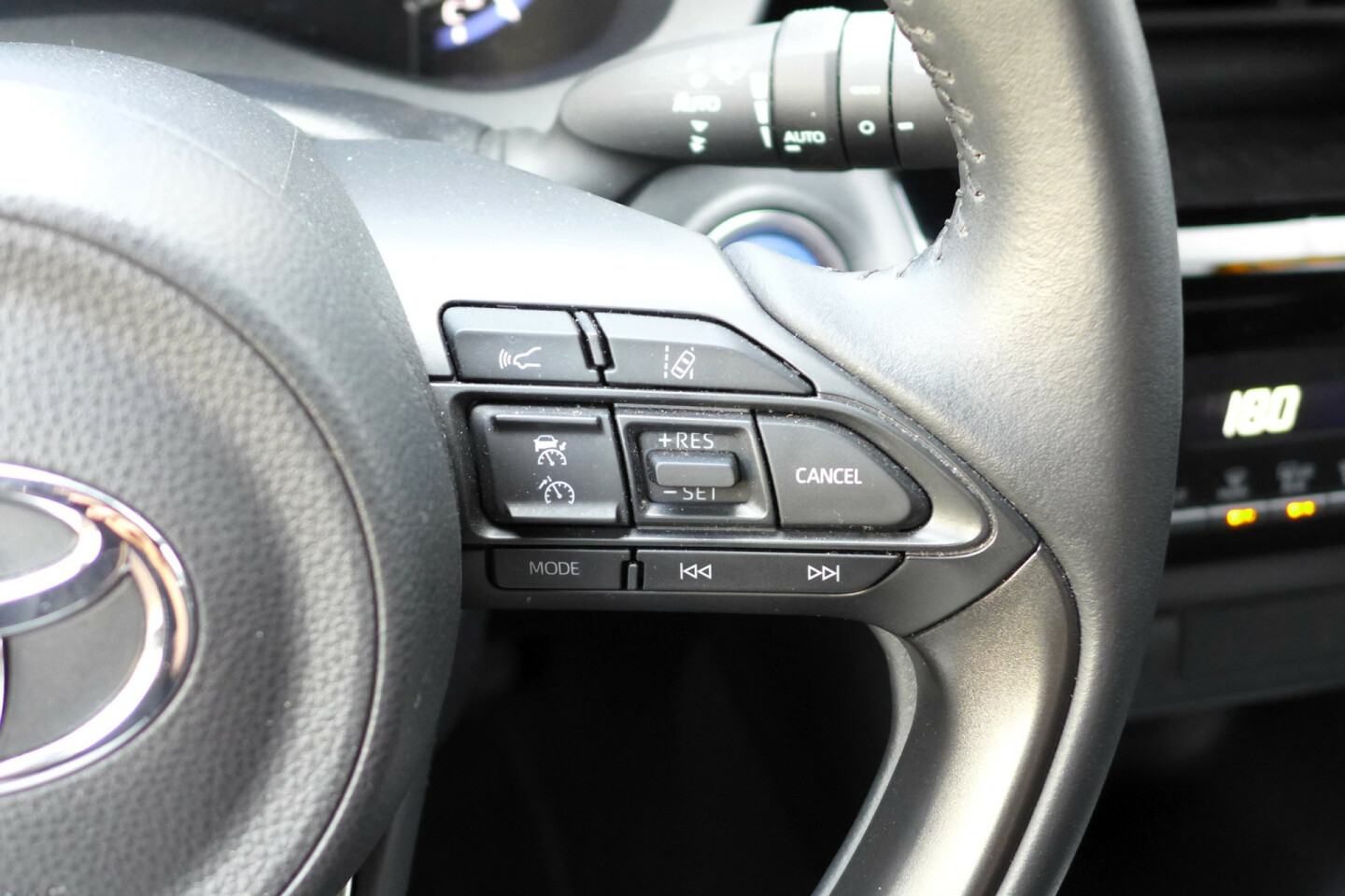 Toyota-Yaris Cross-14