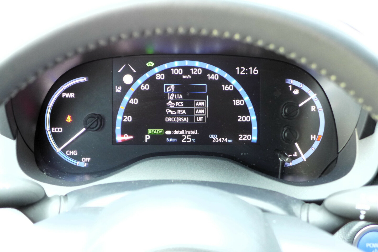 Toyota-Yaris Cross-16