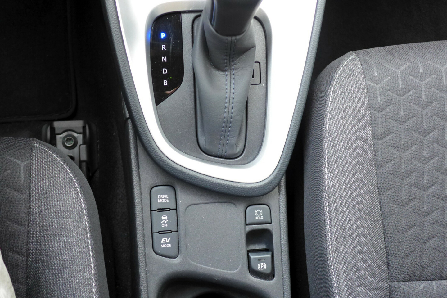 Toyota-Yaris Cross-23