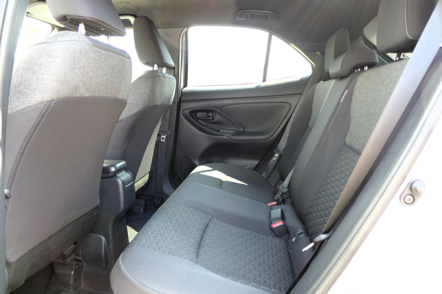 Toyota-Yaris Cross-24