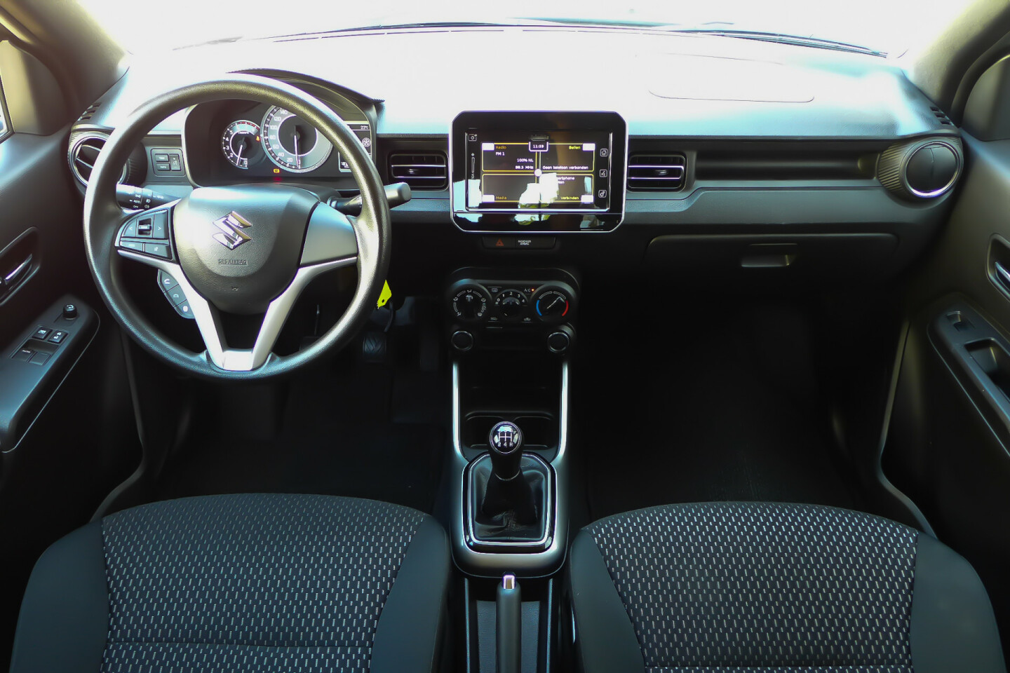 Suzuki-Ignis-13