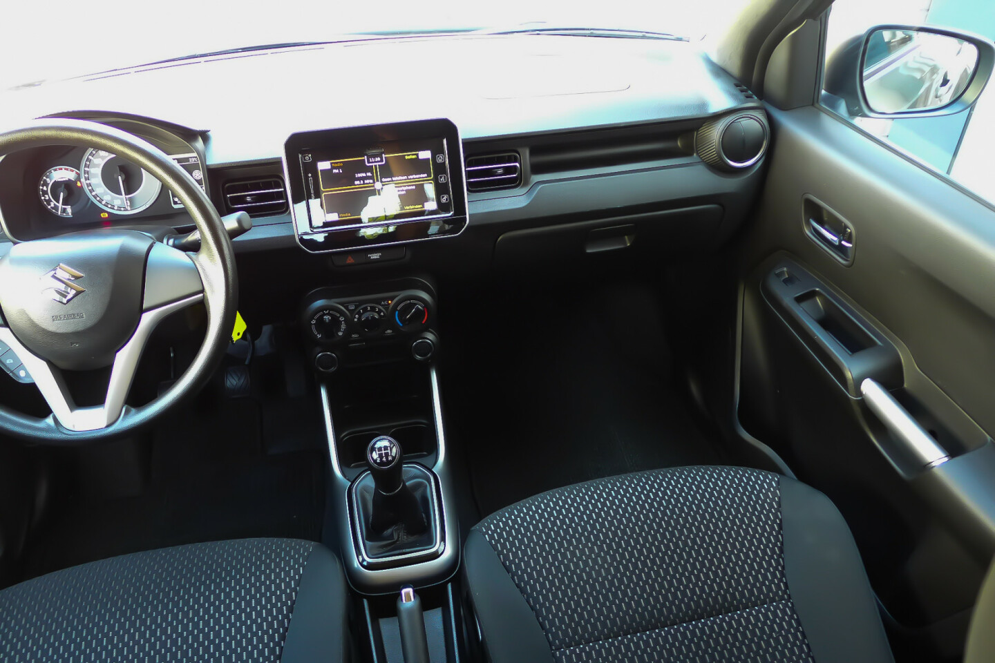 Suzuki-Ignis-15