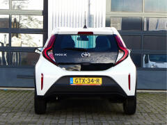 Toyota-Aygo X-6