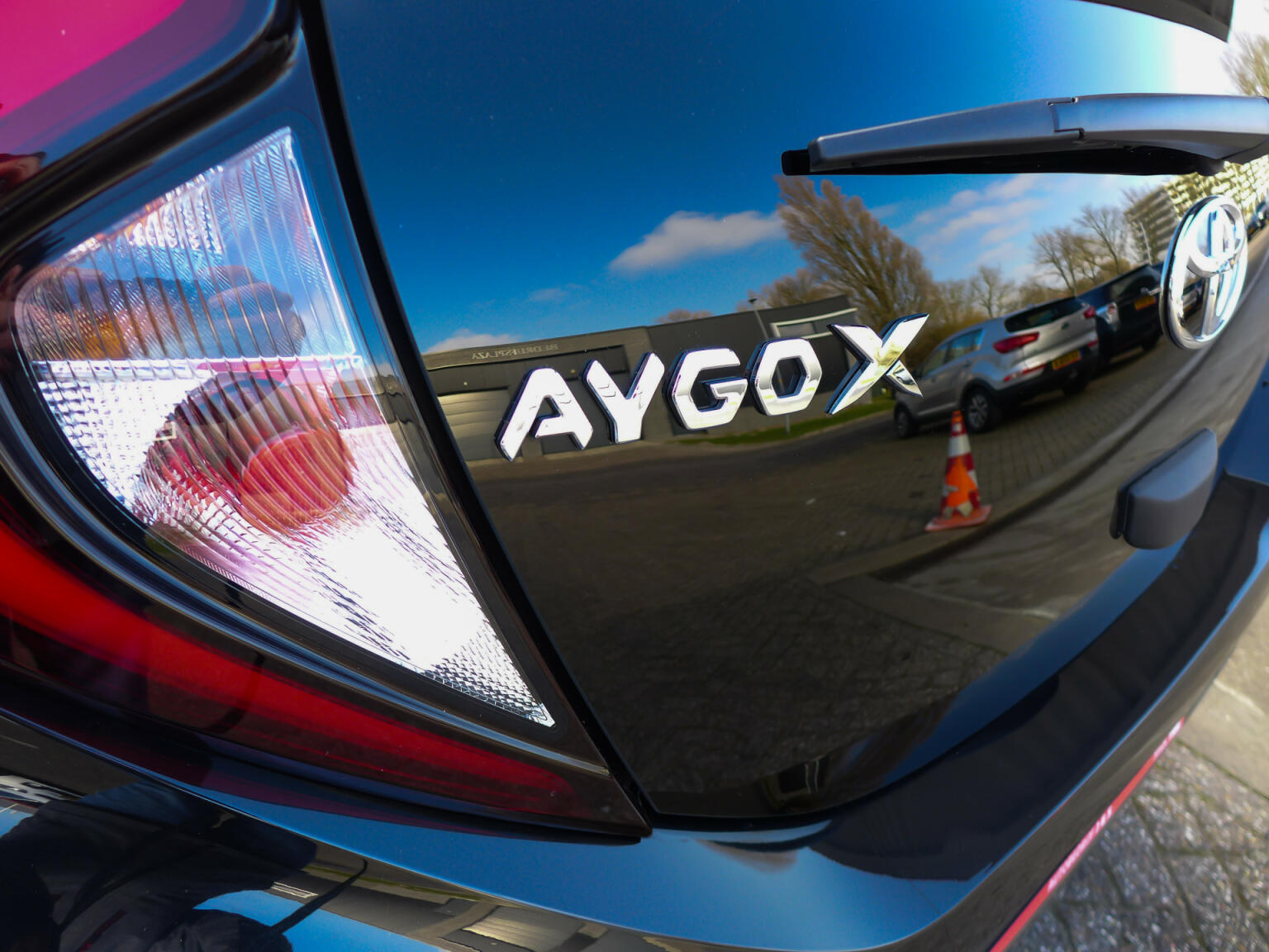 Toyota-Aygo X-24