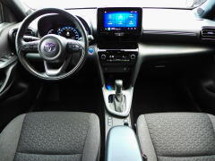 Toyota-Yaris Cross-12